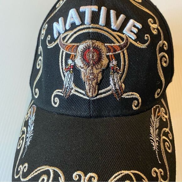 EZCAP NATIVE PRIDE SKULL SIDE VISOR FEATHERS BASEBALL TRUCKER CAP HAT BLACK - Picture 2 of 4